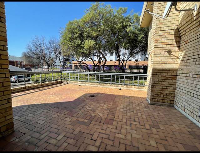 361M² OFFICE TO LET IN BRYANSTON